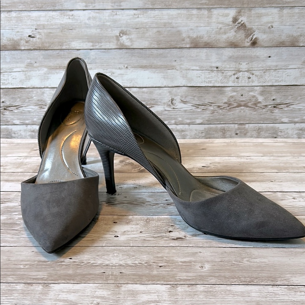 Bandolino brand, embossed vegan leather back w/suede toe cap, 3” heels -size 10